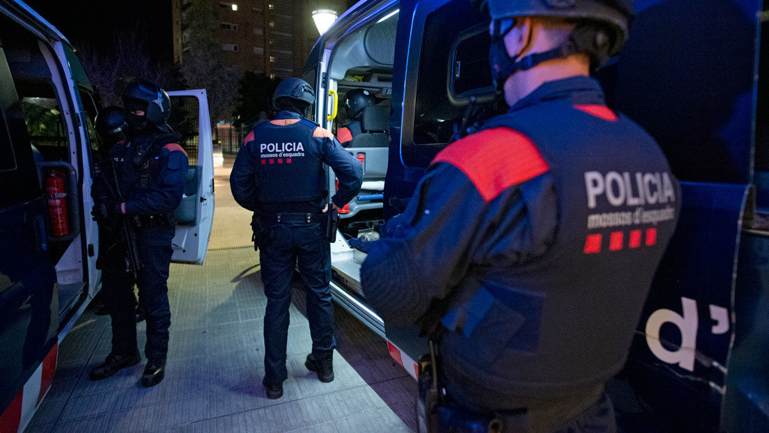 Suspenden a dos policías catalanas por vejar a una menor violada: "Si vas borracha pasan estas cosas"