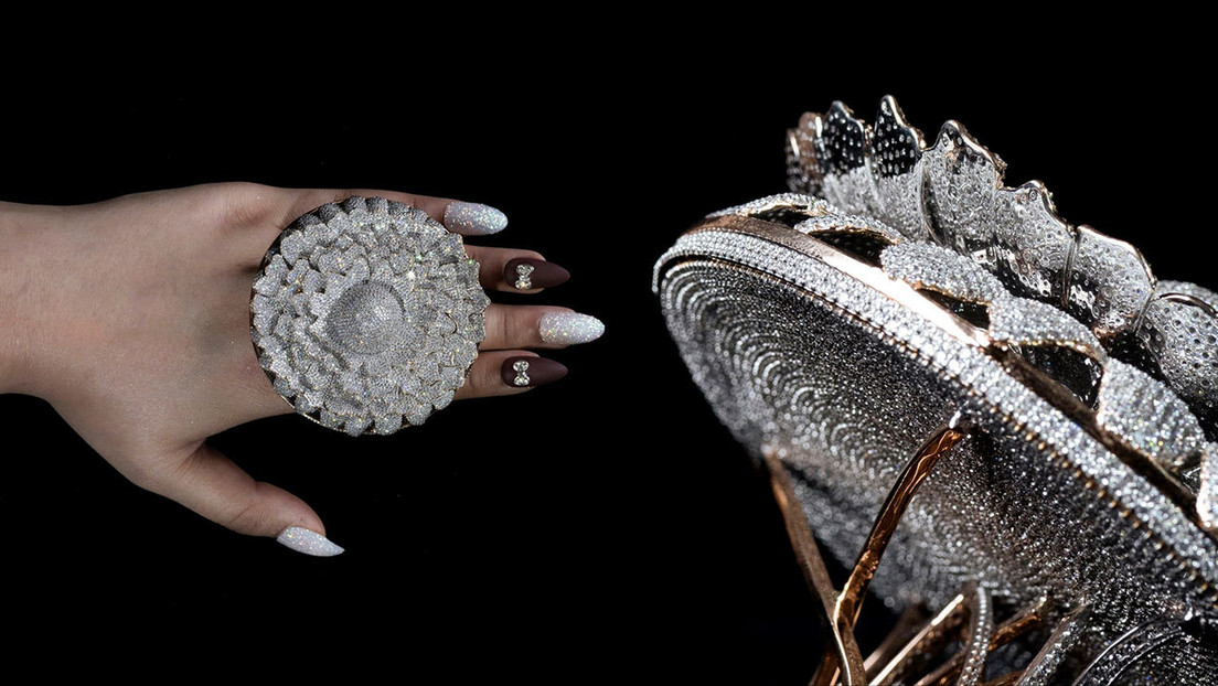 VIDEO: Así luce el anillo con más diamantes incrustados en el mundo
