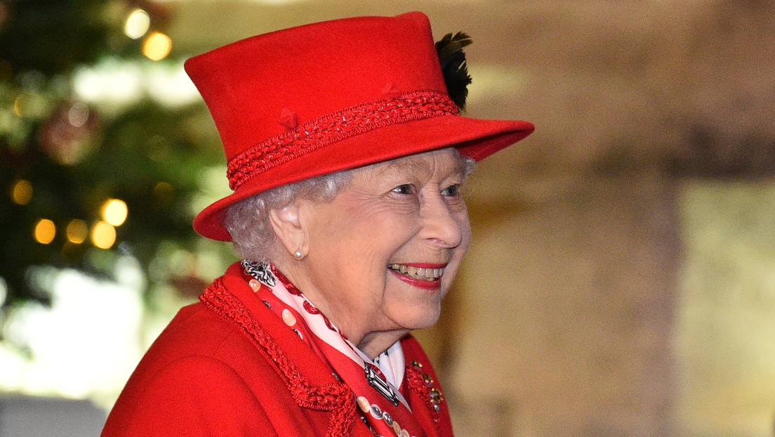El otro mensaje de la reina que cierra un año irreal: Un canal británico publica un 'deepfake' de Isabel II (VIDEO)