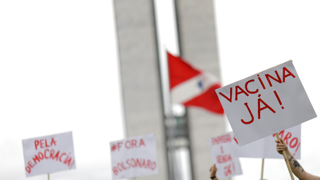 "Me importa un carajo": Bolsonaro dice no sentirse presionado para lanzar la vacunación masiva en Brasil