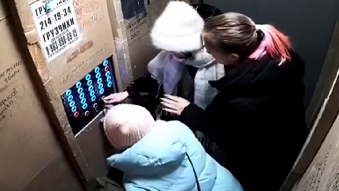 VIDEO: Un ascensor averiado se precipita al vacío con cuatro personas en su interior