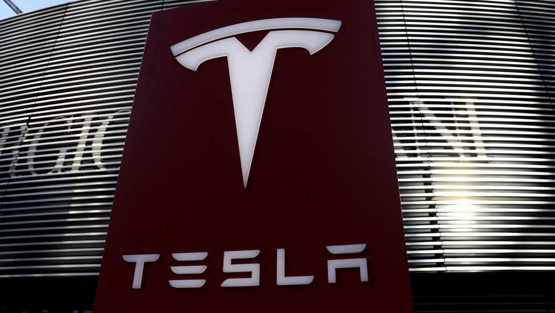 Autoridad de transporte de EE.UU. insta a Tesla a llamar a revisión a 158.000 vehículos por problemas con la pantalla táctil