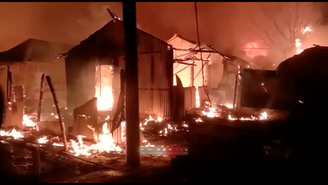 FOTOS: Miles de rohinyás quedan sin techo tras un fuerte incendio en un campamento de refugiados en Bangladés