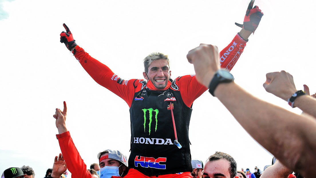 El argentino Kevin Benavides se convierte en el primer sudamericano en la historia que gana el Dakar en motos