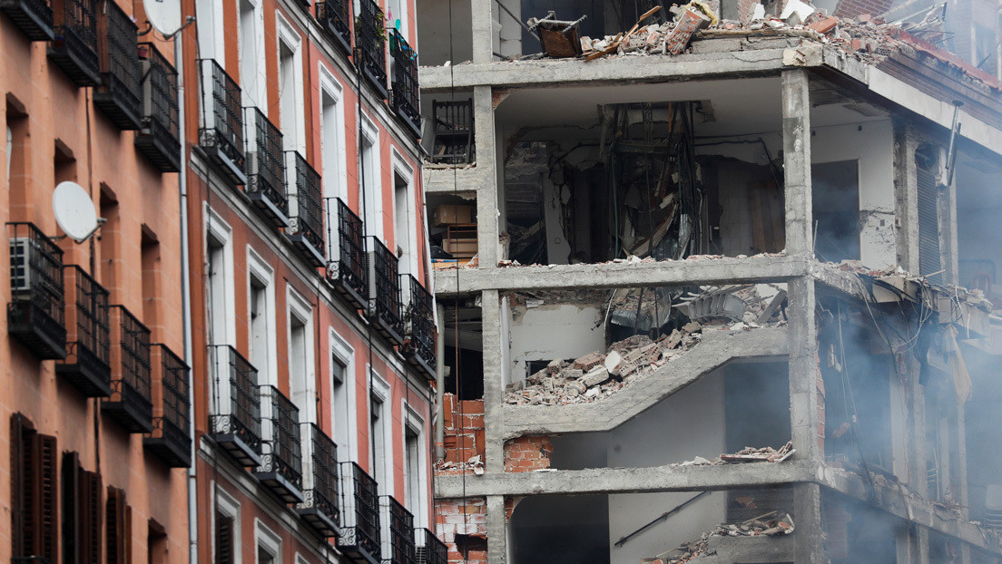 Cuatro muertos y al menos 10 heridos en una fuerte explosión de gas en un edificio en el centro de Madrid (VIDEOS)