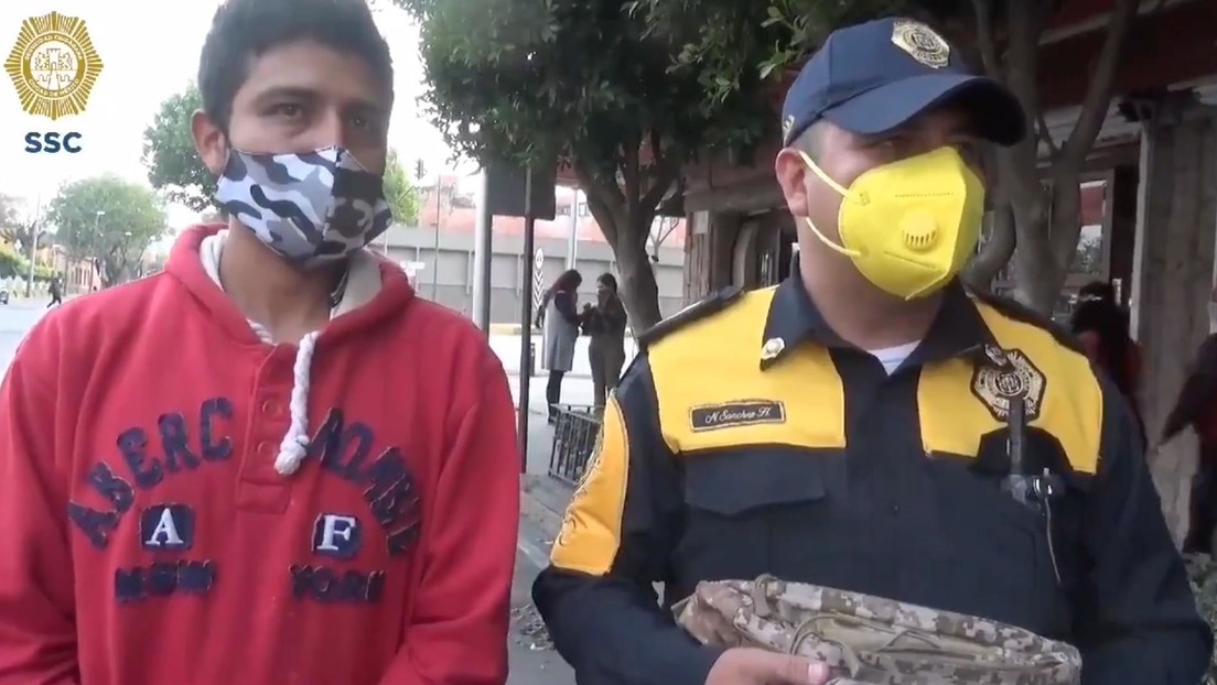 Un policía mexicano encuentra una mochila extraviada con unos 1.400 dólares, la devuelve y esta es la recompensa