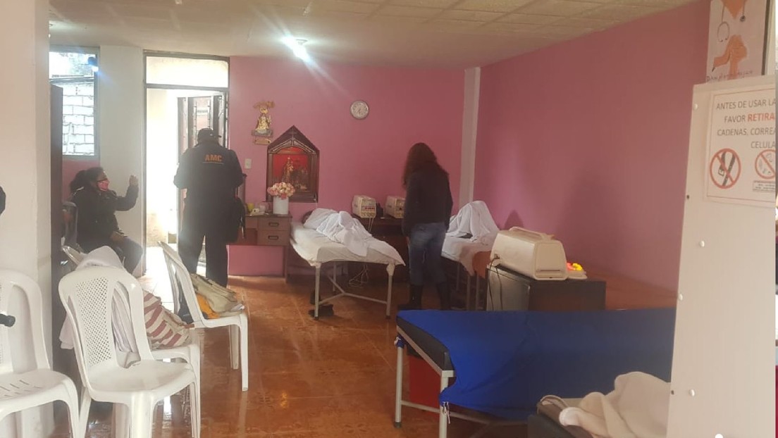Clausuran en Ecuador una 'clínica' que puso unas 70.000 dosis de vacunas falsas contra el covid-19 a sus pacientes (VIDEO)