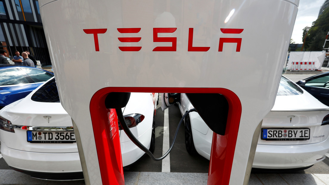 Tesla podría licenciar la tecnología de 'piloto automático' usada en sus autos a otros fabricantes de automóviles