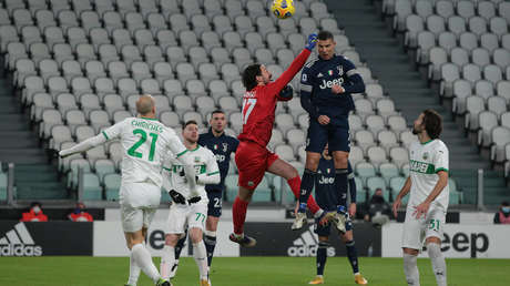 VIDEO: Cristiano Ronaldo deja boquiabiertos a sus hinchas con un increíble salto y un nuevo récord histórico