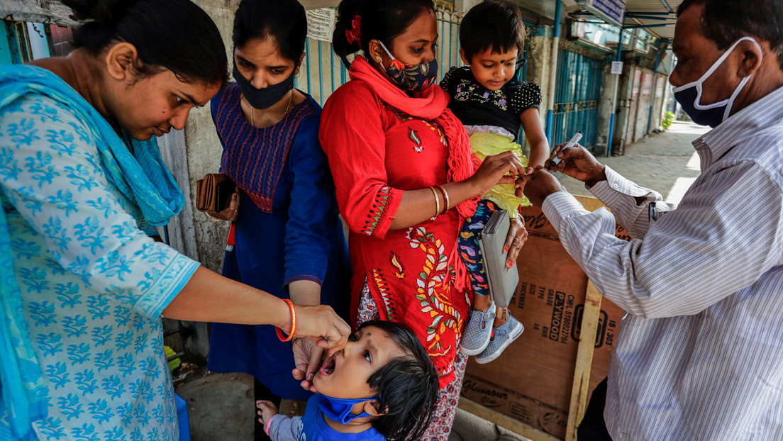 Hospitalizan a una docena de niños en la India tras confundir la vacuna contra la polio con desinfectante