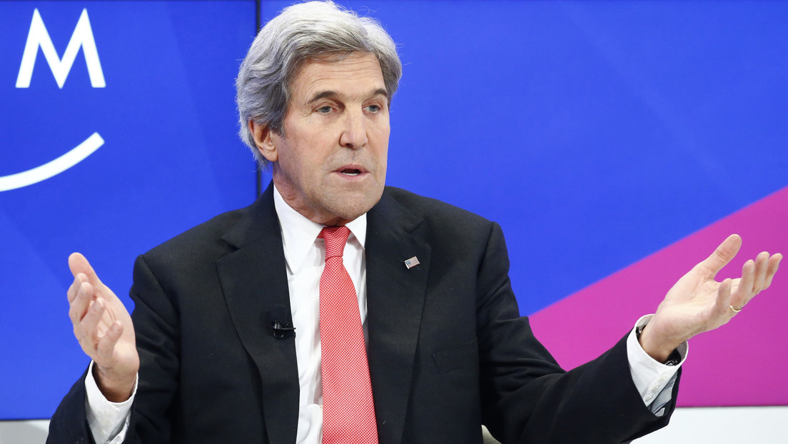 "La única opción para alguien como yo": John Kerry defiende el uso de un avión privado en su trabajo contra el cambio climático