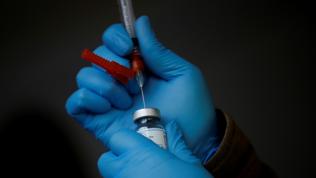Expertos explican por qué "llegó la hora de empezar a confiar" en las vacunas de Rusia y de China