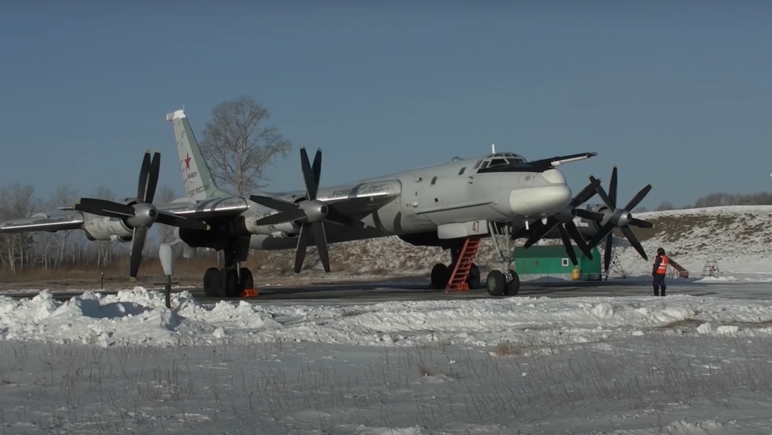 VIDEO: Un bombardero de la tríada nuclear rusa sobrevuela el Lejano Oriente durante un entrenamiento