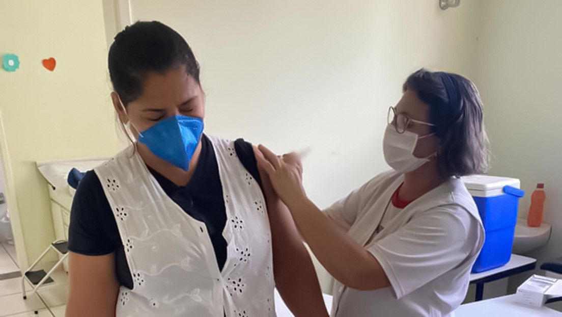 ¿Qué va a ocurrir con la pandemia cuando un gran número de personas esté vacunada? Un pueblo brasileño busca ya la respuesta