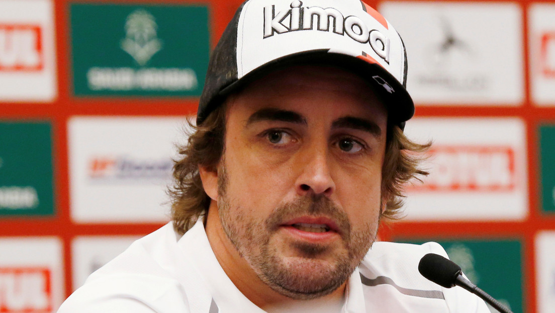 El piloto español Fernando Alonso fue atropellado por un coche cuando entrenaba en bicicleta