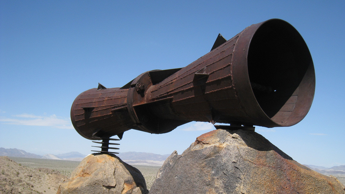 En medio del desierto de Mojave hay un gigantesco 'megáfono' metálico y nadie sabe por qué