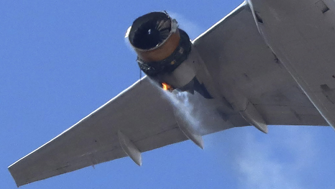 VIDEO: El motor de un Boeing 777 incendiado en pleno vuelo en EE.UU.
