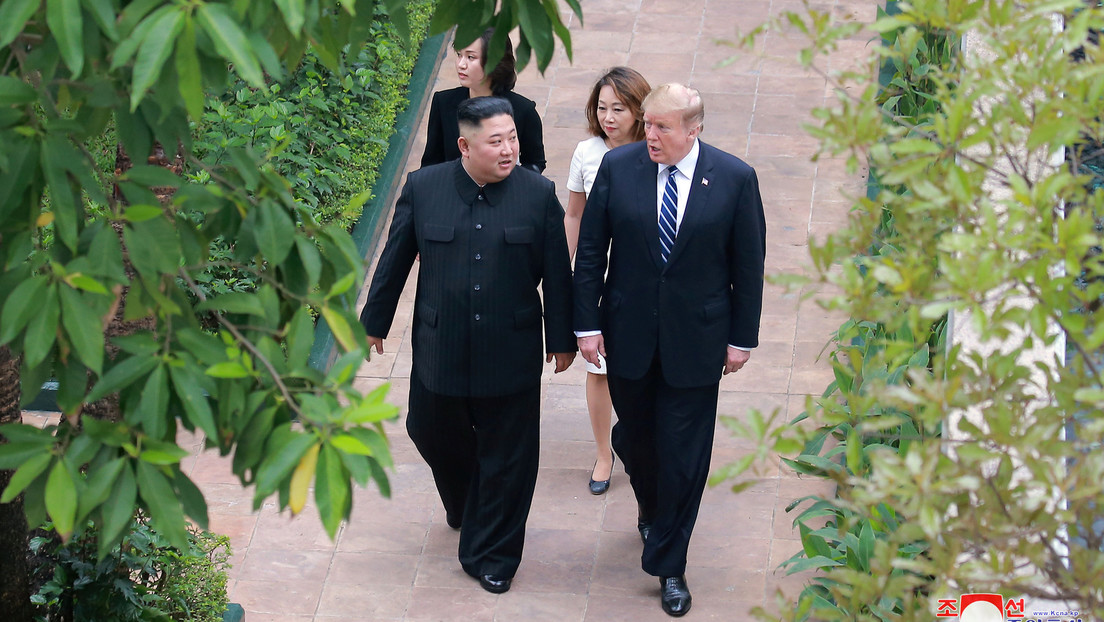 "Puedo llevarte a casa en dos horas": Trump habría ofrecido a Kim un viaje en el Air Force One tras reunirse en Hanói