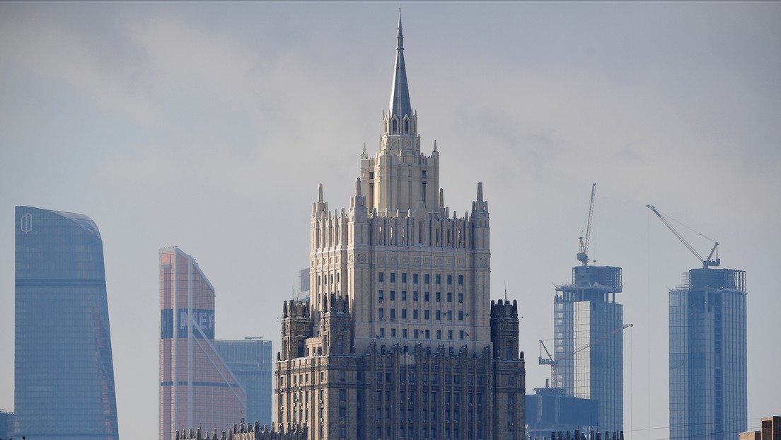 Moscú sobre las sanciones de la UE: "Lamentamos que el bloque emplee instrumentos tan ilegítimos como los ultimátum, las sanciones y la presión"