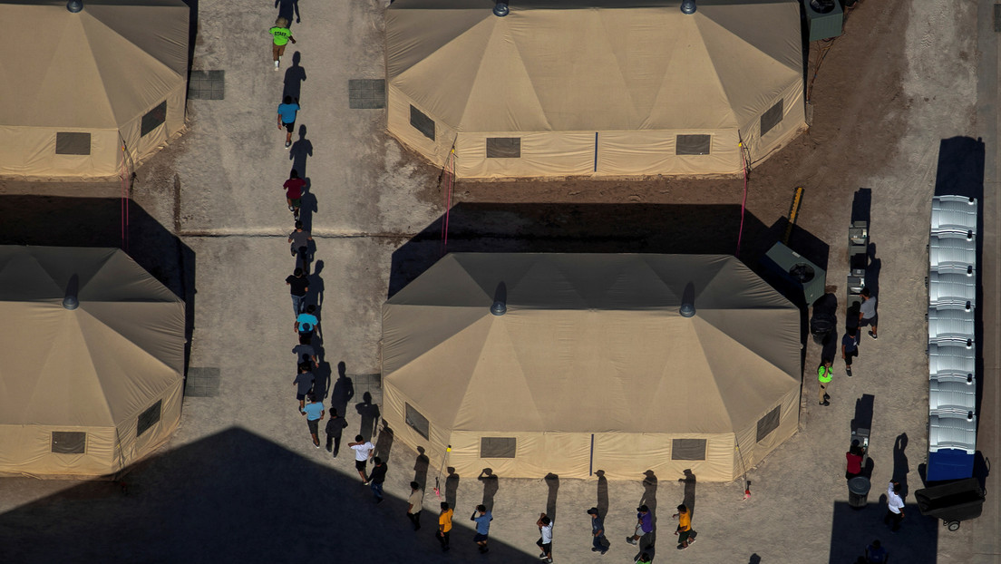 "No se trata de niños encerrados en jaulas": la Casa Blanca defiende que Biden reabra una instalación para niños migrantes en la frontera