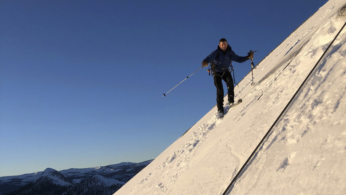 Dos esquiadores desafían a la muerte y se convierten en los primeros en descender el pico más famoso del Parque Yosemite (VIDEO)