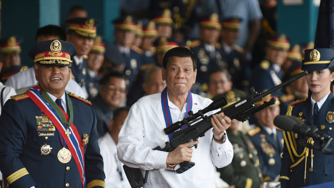 "¡Mátenlos de inmediato!": Duterte ordena "acabar" con los rebeldes comunistas armados en Filipinas