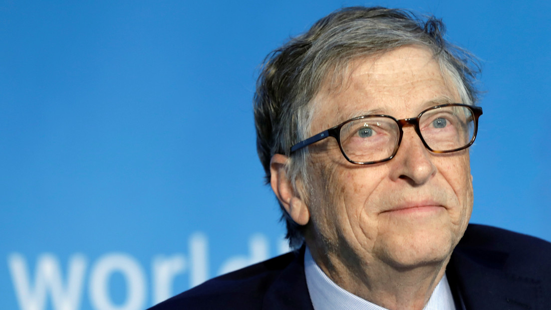 Bill Gates afirma que volará "mucho menos" y comerá carne sintética para reducir la huella de carbono