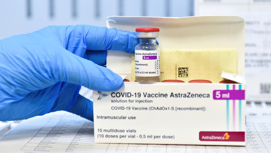 Investigadores afirman que la vacuna de AstraZeneca puede causar trombosis en el cerebro en casos "raros"