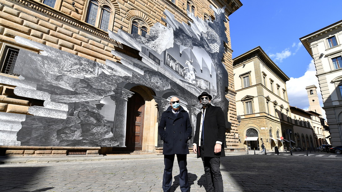 'La herida': Un artista callejero 'reabre' un museo de Florencia con una espectacular ilusión óptica