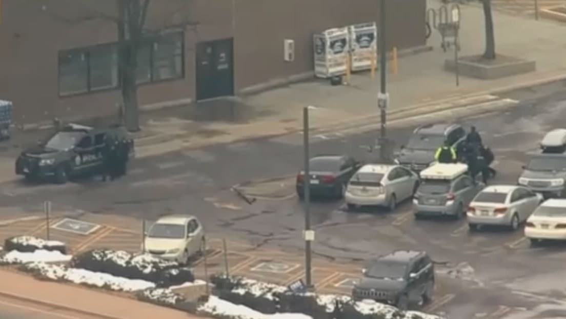 Reportan un tiroteo en un centro comercial en Colorado