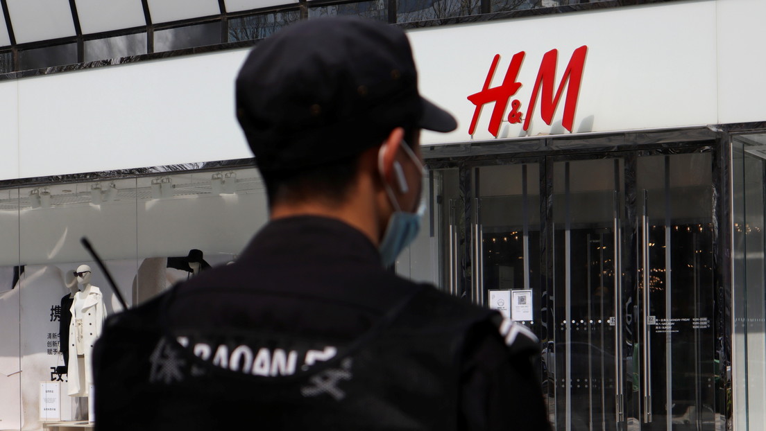 Boicotean y eliminan de plataformas en línea chinas los productos de H&M y otras marcas tras sus comentarios sobre los derechos humanos en Xinjiang