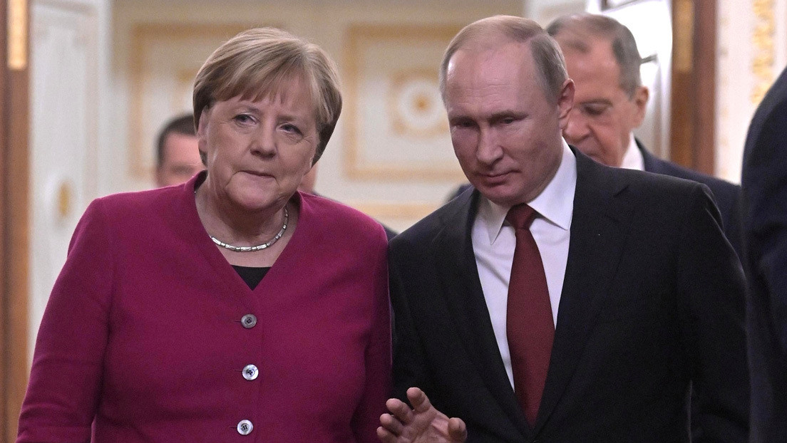 Putin advierte a Merkel de acciones provocadoras de Kiev en el este de Ucrania durante una conversación telefónica