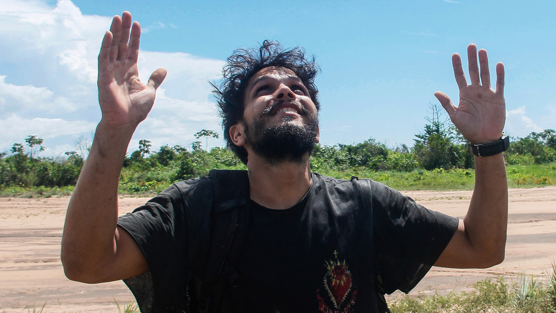 Sobrevive a un accidente aéreo en la Amazonía brasileña, pasa 38 días en la selva, pierde 25 kilos, pero consigue encontrar su salvación