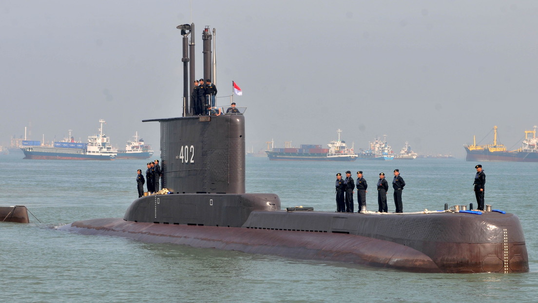 El submarino de Indonesia desaparecido tendría reservas de oxígeno hasta el sábado