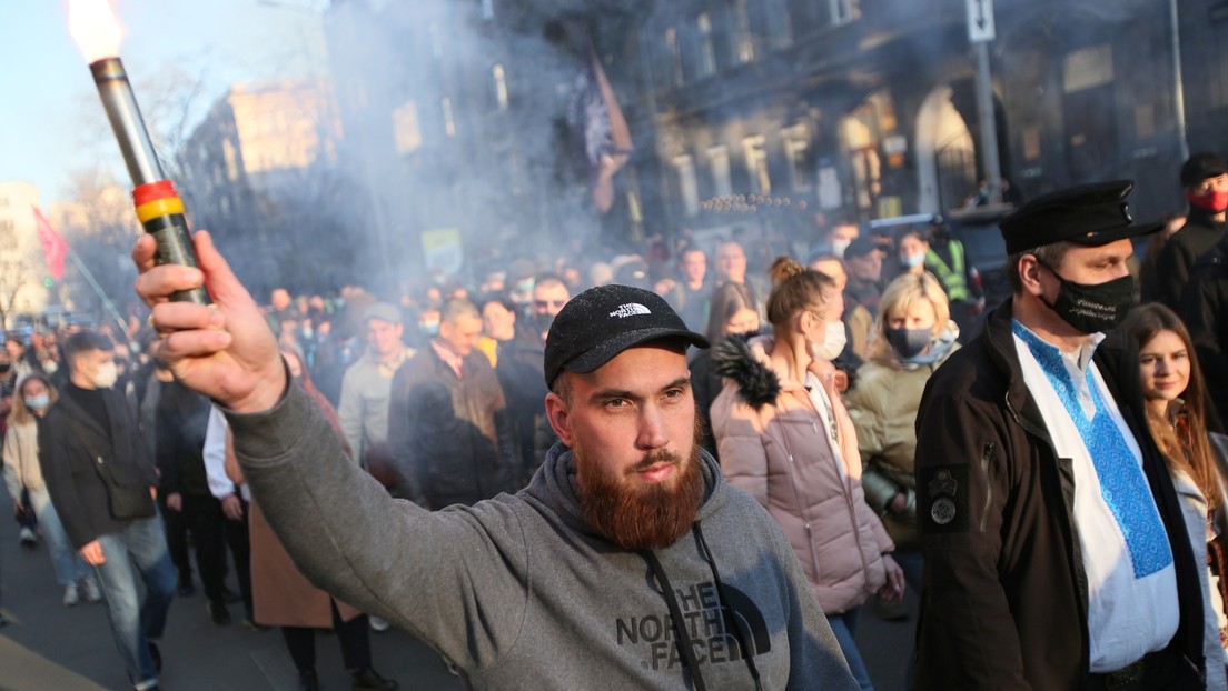 Ultraderecha de Ucrania celebra el aniversario de una división nazi en pleno centro de Kiev