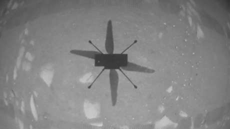 Primera imagen tomada por el helicóptero Ingenuity de la NASA durante su histórico vuelo inaugural en Marte