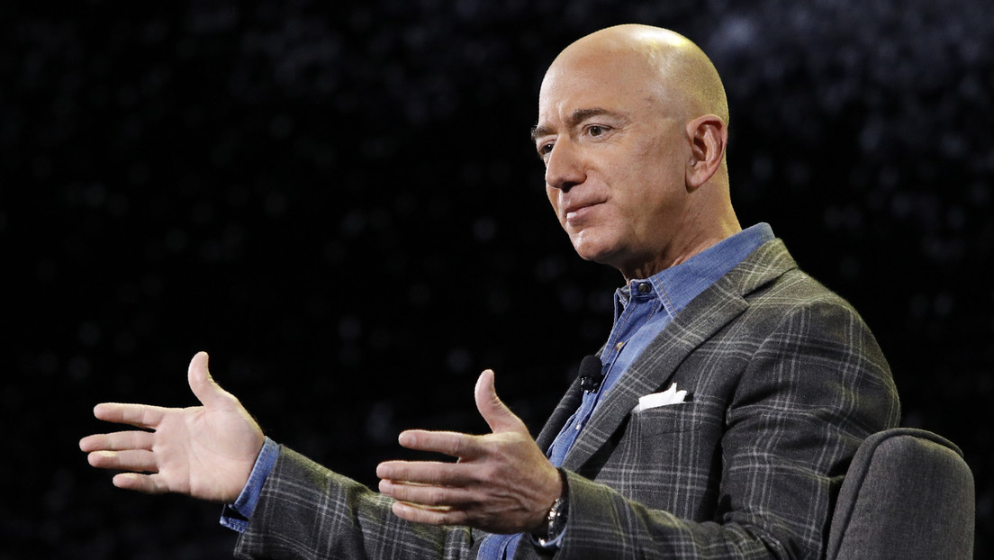 Jeff Bezos encarga un superyate de 500 millones de dólares que será más grande que un campo de fútbol