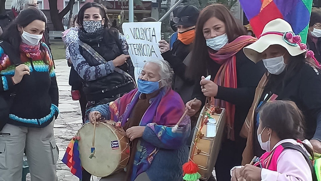 "¡Basta de terricidio!": El grito que alientan mujeres indígenas en una histórica caminata que atraviesa Argentina para denunciar violencias