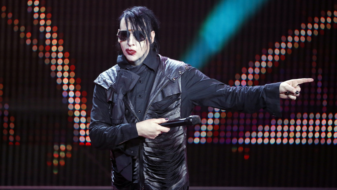 Exasistente de Marilyn Manson demanda al cantante por acoso y agresión sexual, y afirma que la estrella se jactaba de haber violado a mujeres