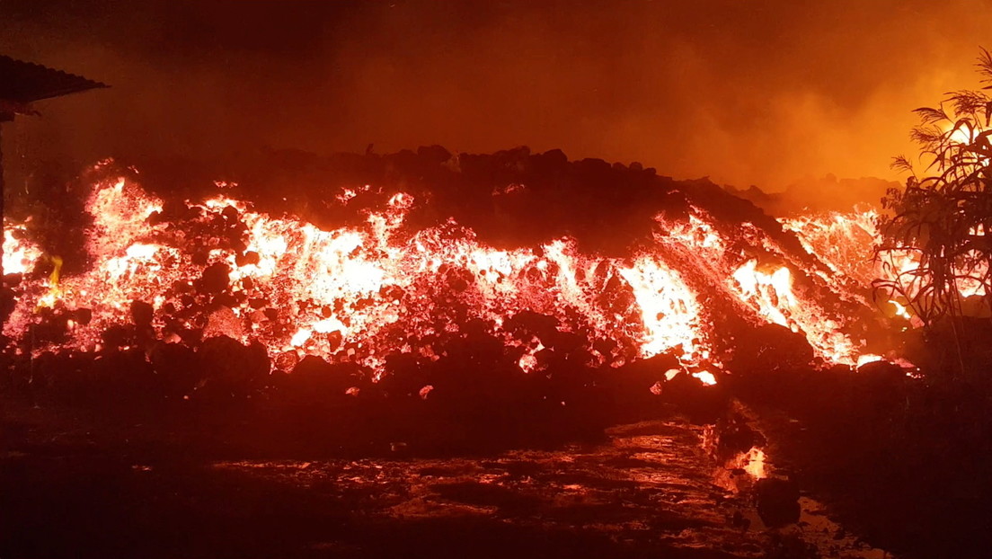 Impactantes imágenes muestran cómo flujos de lava destruyen viviendas y provocan evacuación masiva tras la erupción del volcán Nyiragongo