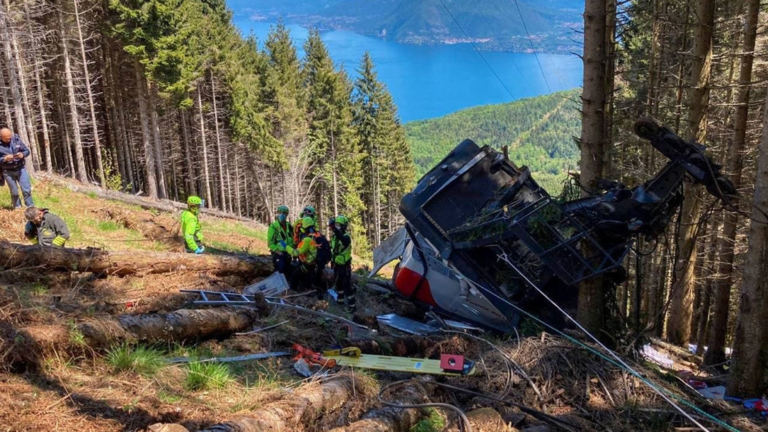 14 muertos por la caída de un teleférico en los Alpes italianos