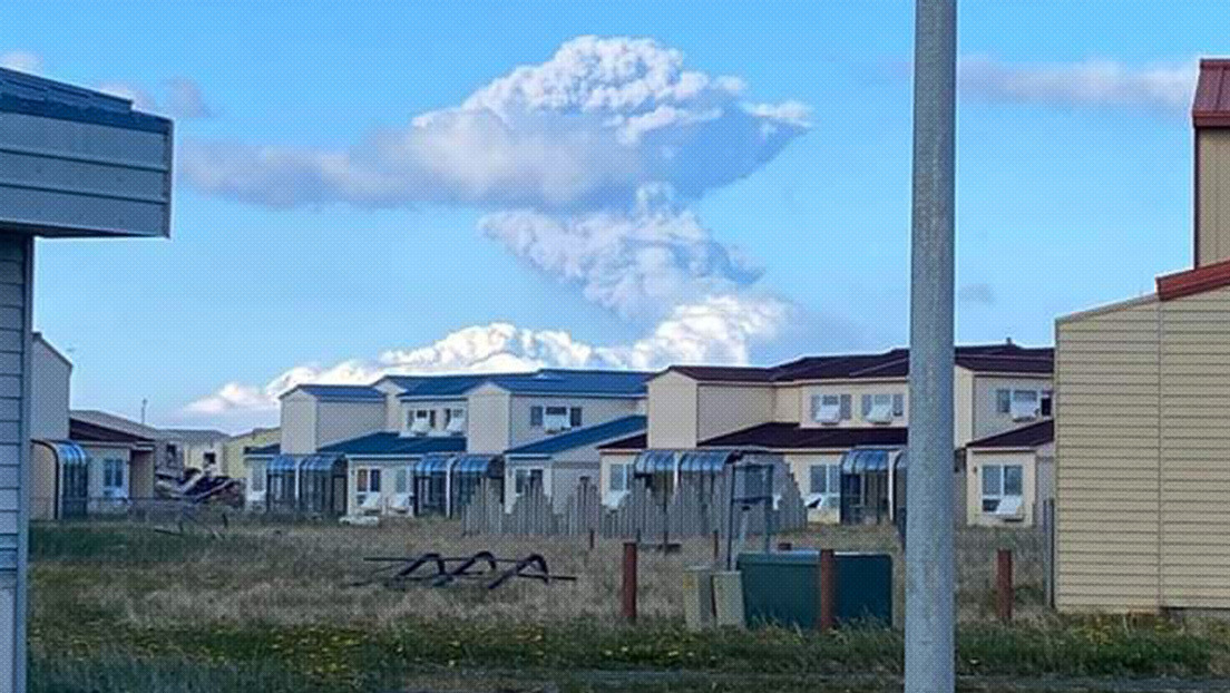 Declaran la alerta roja en Alaska por la erupción del volcán Gran Sitkin