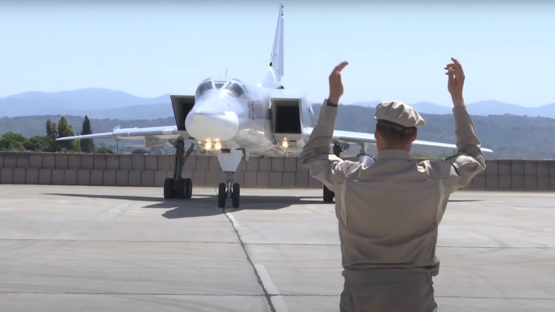 VIDEO: Los bombarderos rusos Tu-22M3 realizan vuelos sobre el Mediterráneo