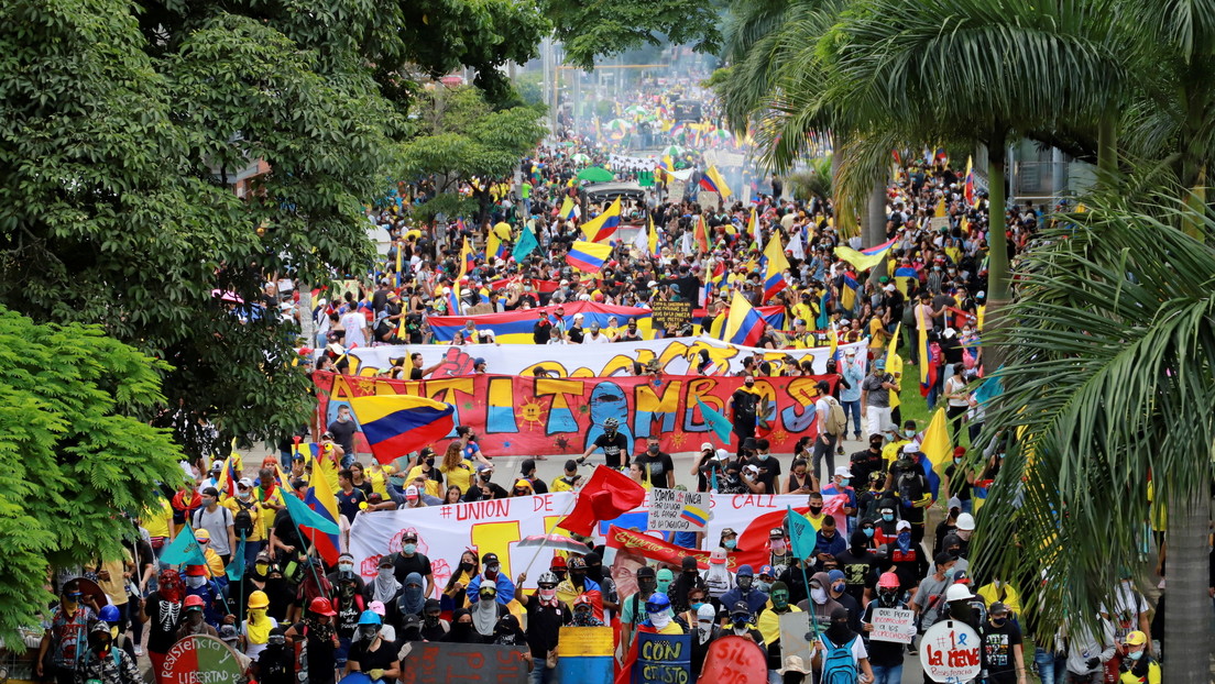 Colombia registra al menos cuatro nuevas muertes en otra violenta jornada de protestas, al cumplirse un mes del estallido social