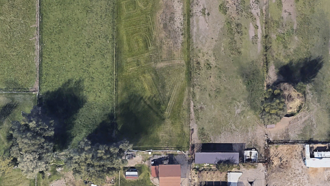 Google Earth capta un insulto entre vecinos escrito sobre el césped junto a una casa (FOTO)