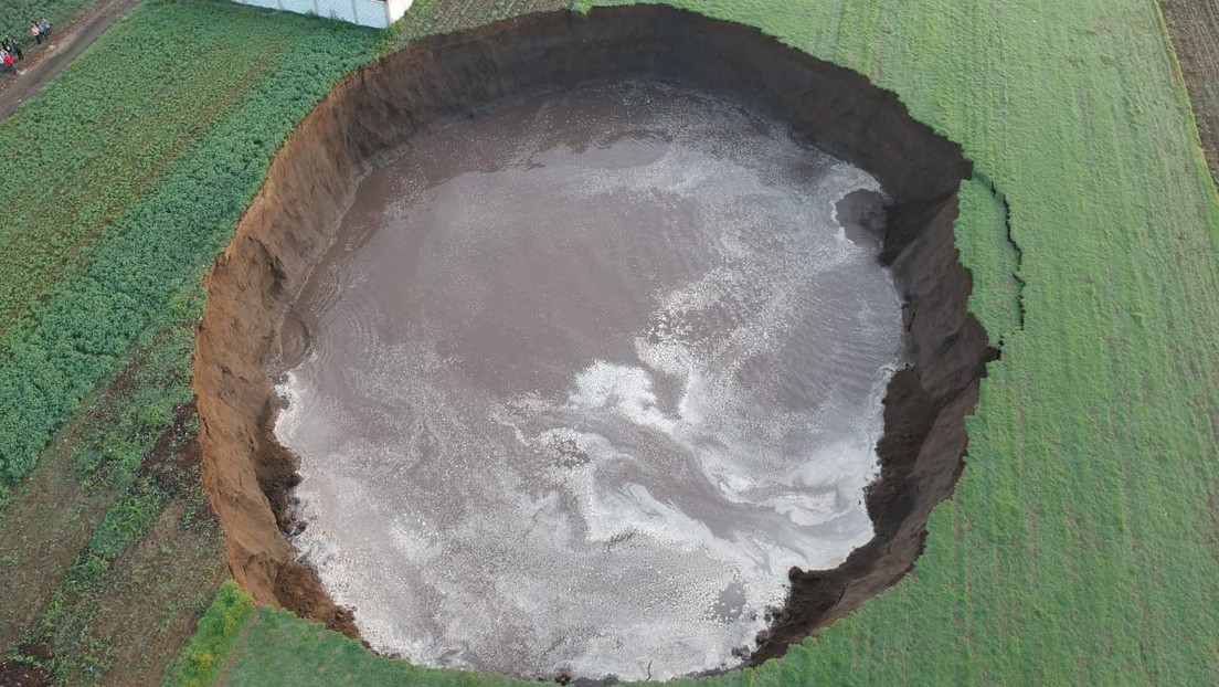 VIDEO: Momento en que se abre en México un socavón gigante que ya alcanza más de 60 metros de diámetro
