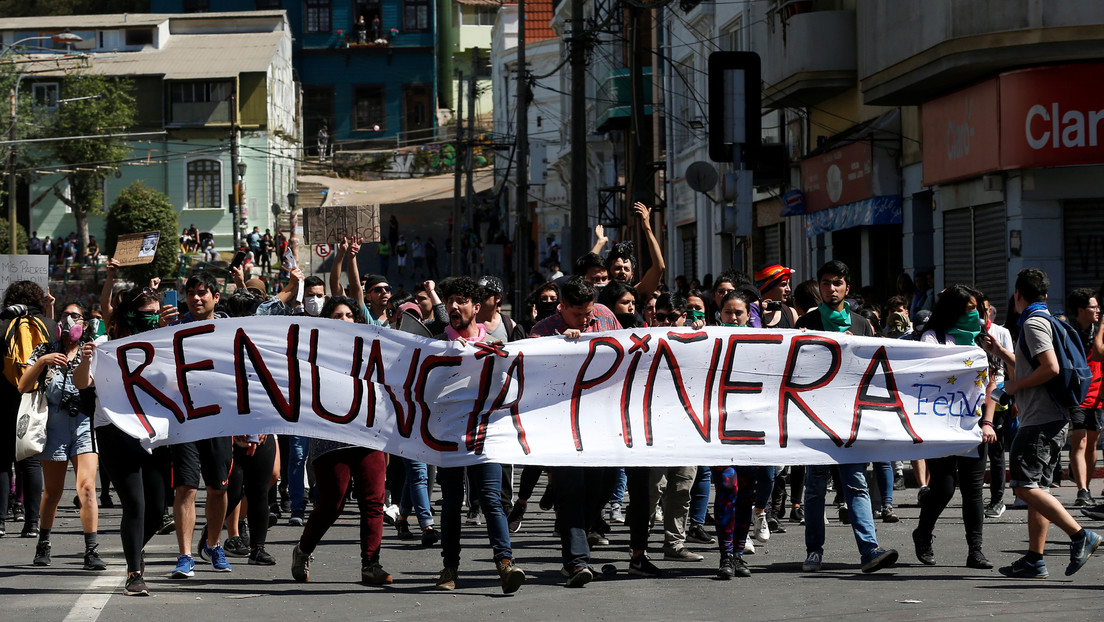 ¿Son o no presos políticos? ¿Merecen indulto?: El dilema en Chile alrededor de 2.500 personas detenidas durante el estallido social de 2019