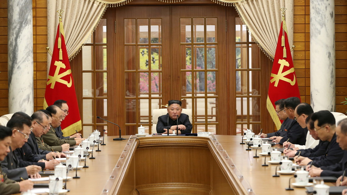 Kim Jong-un hace su primera aparición pública tras casi un mes