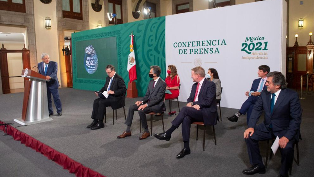 López Obrador firma un contrato para la adquisición de los vagones del Tren Maya