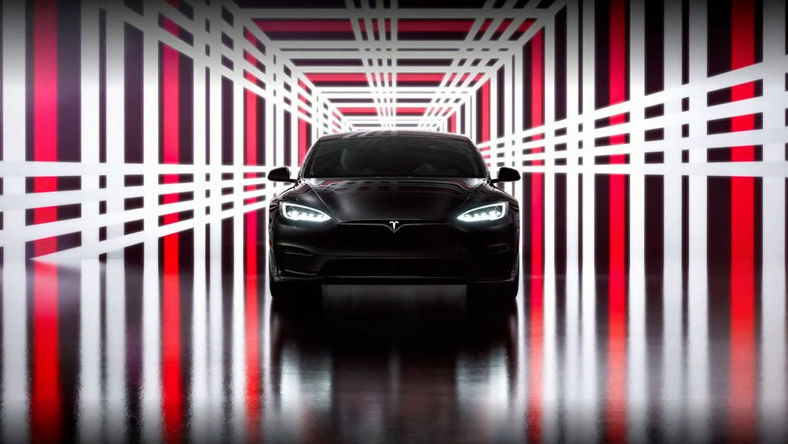 Tesla comienza la entrega del coche eléctrico en producción más rápido del mundo y "más seguro que un Volvo"